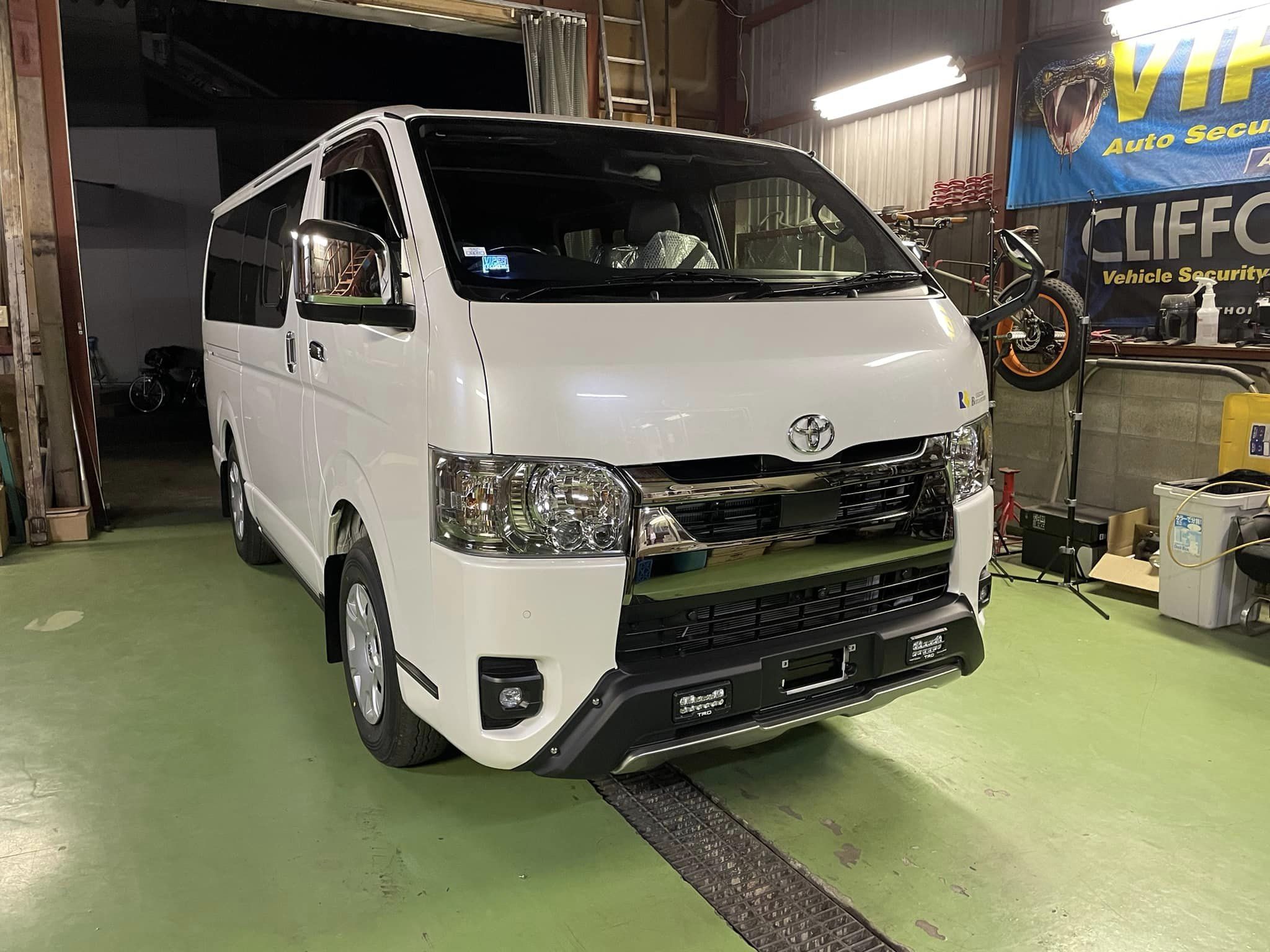 ハイエース　セキュリティ　エンジンスターター ハイエース 200系 HIACE プッシュスタート専用 VIPER 5808V