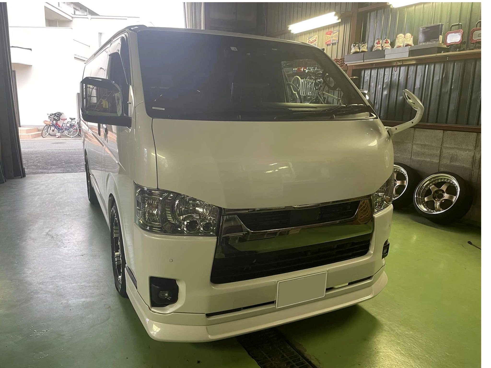 HIACEにエンジンスターター付きセキュリティVIPER DS4取り付け
